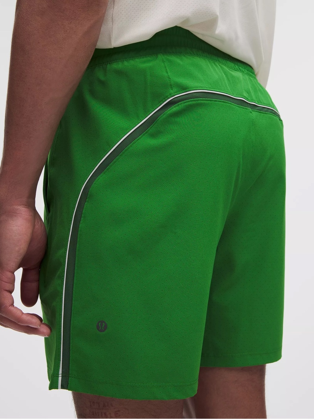 Lululemon Men’s Pace Breaker Shorts Green Size Large